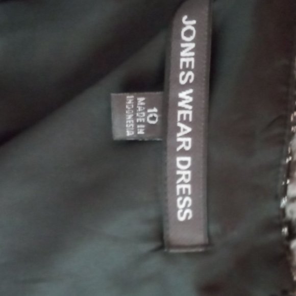 Jones Wear Womens Size 10 Dress  Fit and Flare above the Knee Pockets - Picture 7 of 9